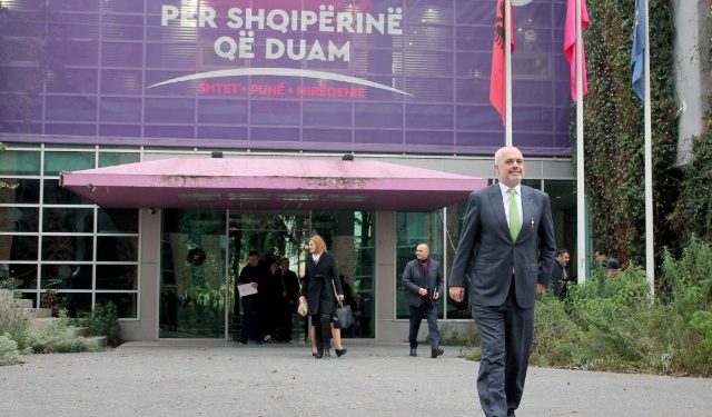 Rikthehet turi i takimeve/ Drejtues politikë të PS do të takohen me emigrantët në Greqi dhe Itali