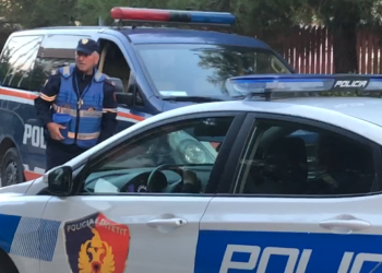 Mori përpara me makinë efektivin në zonën e Freskut, arrestohet 36-vjeçari
