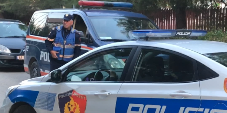 Mori përpara me makinë efektivin në zonën e Freskut, arrestohet 36-vjeçari