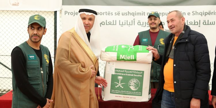 Në ndihmë të 5650 familjeve, çelet fushata e bamirësisë nga KMSH dhe Qendrën Bamirëse dhe Humanitare “Mbreti Selman”