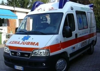 Elbasan/ Infermierja hidhet nga pallati dhe gjen vdekjen