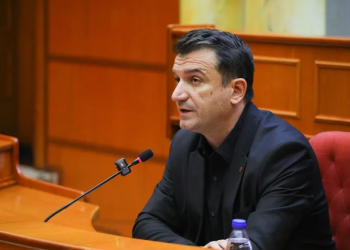 “Veliaj nuk firmoste vetë”, gazetari parashikon arrestimin e këtij ministri