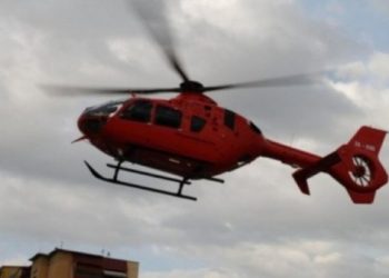 U godit me thikë në brinjë brenda shkollës, 17-vjeçari dërgohet me helikopter tek Trauma