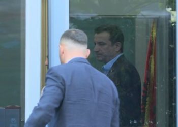 U dërgua në paraburgimin e Durrësit, Veliaj akomodohet në një dhomë me ish-deputetin e PS