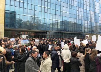 Tubimi i mbështetësve të Veliajt, SPAK dhe GJKKO shkresë Ervin Hoxhës: U cenua institucioni, janë intimiduar punonjësit