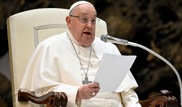 Shtrohet në spital Papa Françesku