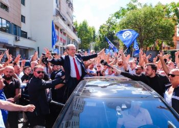 Berisha paraqitet sot në SPAK, demokratët protestojnë