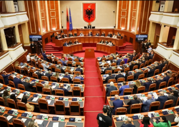 Kuvendi mblidhet për ndryshimet në Kodin Zgjedhor, votohet edhe shkarkimi i Këshillit Drejtues të RTSH