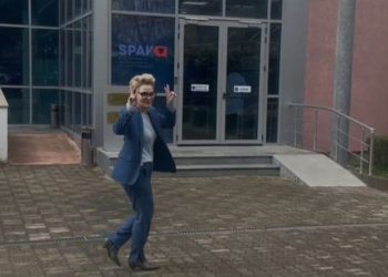 Me dy gishtat lart, Kryemadhi paraqitet në SPAK