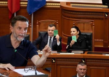 “Më humbi dëshirën për t’u bërë bujk”, Braçe thumbon Ballën e Ballukun: Shyqyr që nuk është sezon karrotash në Divjakë