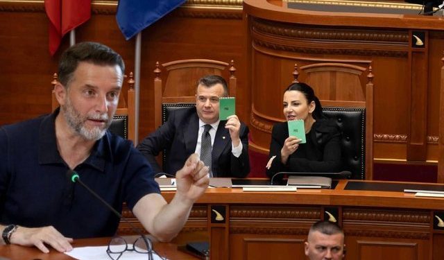 “Më humbi dëshirën për t’u bërë bujk”, Braçe thumbon Ballën e Ballukun: Shyqyr që nuk është sezon karrotash në Divjakë
