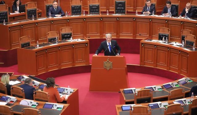 Berisha reagon pas dëshmive në Kongresin e SHBA: Ligji për desorosifikimin e Shqipërisë është emergjencë kombëtare