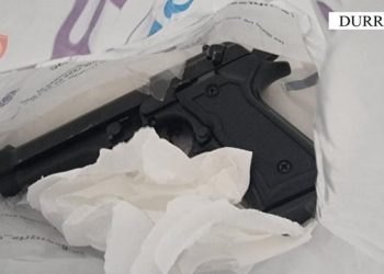 U prezantua si efektiv dhe kërcënoi punonjësit e Policisë Bashkiake, arrestohet 39-vjeçari