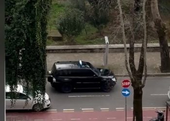 VIDEO/ Nga kush ka frikë Rama? Kryeministri shoqërohet nga 4 makina policie dhe 2 makina të gardës