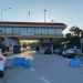 Doganierët në grevë, ndalohet kalimi i mjeteve në pikat kufitare me Greqinë