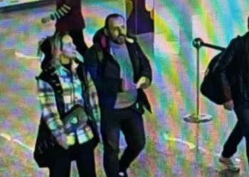 Foto/ Vrasja e 24-vjeçares, momenti kur viktima dhe bashkëshorti mbërrijnë në Rinas