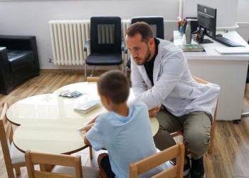 Problematikat në të folur, mjeku logoped: Falini fëmijëve dashuri dhe kushtojini kohë!