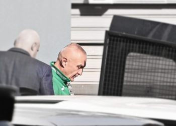 Meta prej muajsh në qeli, Blushi, Haxhinasto, Xhixho dhe Vasili e vizitojnë tek 313-a