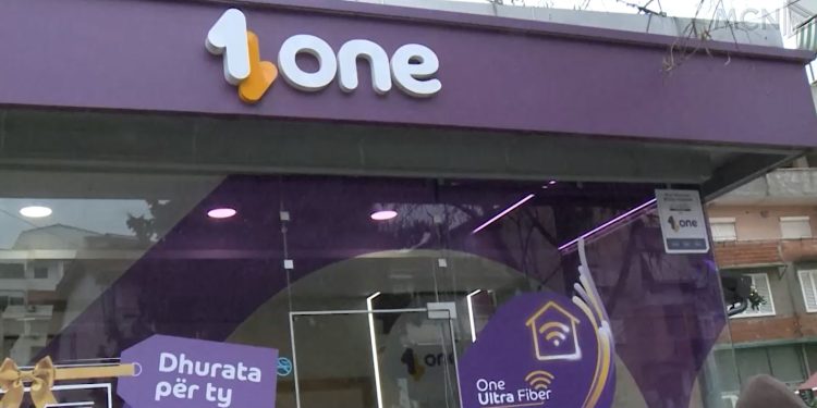 Kompania telefonike ONE financonte Ajola Xoxën, 5 mijë euro!