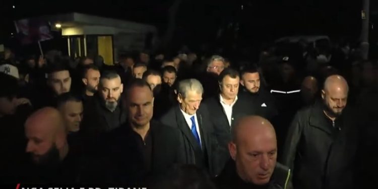 Protesta e PD/ Mungon Gazment Bardhi shkak takimet me diasporën