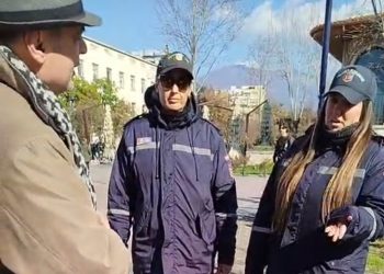 Policia e Veliajt tenton të pengoj mbledhjen e firmave të Partisë Aleanca Konservatore Për Shqipërinë