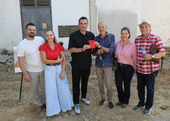 FOTO/ Veliaj i dha Artan Imamit 19 000 euro nga taksat e kryeqytetasve