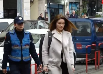 Ajola Xoxa ‘qahet’ në SPAK. Jam vetëm s’ka kush më ndihmon, kujdesem për fëmijën