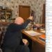 ‘Fu*k You’/ Ramën e lënë nervat, godet tavolinën…(video)