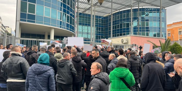 Ndërpritet energjia elektrike në GJKKO gjatë seancës për Erion Veliajn