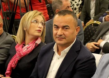 Vëllai i ish kryebashkiakut të PD leje për pallat në Vlorë, Agron Kapllanaj nga 70 milionë euro tendera publikë te kullat