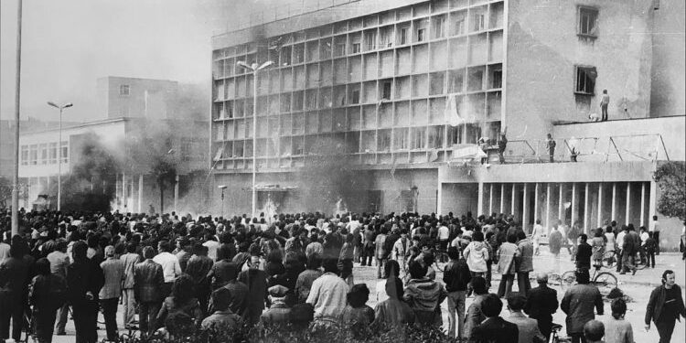 Plumba kundër lirisë/ Drejtësia e munguar për të rinjtë e vrarë gjatë protestave kundër komunizmit