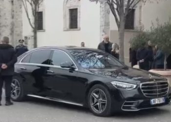 VOA: Arrestimi i Veliajt, Rama ngre pikëpyetje ndaj Prokurorisë së Posaçme
