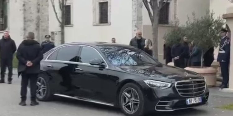 VOA: Arrestimi i Veliajt, Rama ngre pikëpyetje ndaj Prokurorisë së Posaçme