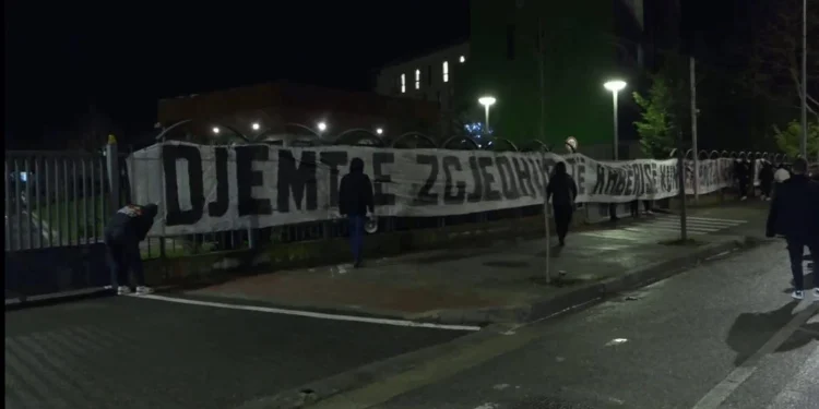 Protesta e TKZ-së tek federata: Djemtë e zgjedhur të Arbërisë kundër pazareve në emër të Shqipërisë