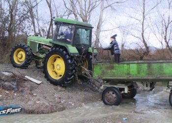 Banorët e Baldushkut në Tiranë funerale me zetor, pa të xhenazja të ngelet në shtëpi
