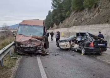 Rëndohet gjendja e tre të plagosurve nga aksidenti në Peqin, nisen drejt Spitalit të Traumës