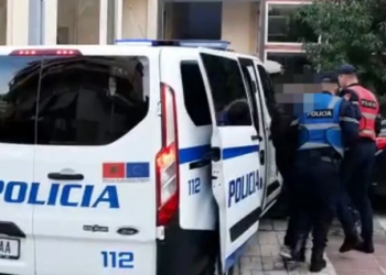 Policia aksion blic në Sarandë, 3 të arrestuar, pjesë e një grupi kriminal
