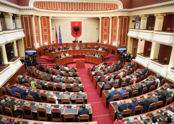 Sot seanca plenare në Kuvend, çfarë parashikon rendi i ditës
