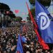 Protesta e opozitës, maska kundra gaz, autobote uji, dhe dyert e Kryeministrisë të blinduara