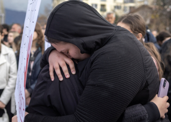 Studentët në Shkup protestojnë për tragjedinë në Koçan, nderojnë viktimat e zjarrit në diskotekë