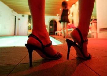 Shfrytëzonin vajza të huaja për p*ostitucion, 12 tutore të arrestuara, mes tyre edhe 1 oficere policie