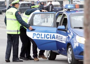 Tiranë/ Policia Rrugore arreston 14 persona dhe vendos mbi 12 mijë gjoba për shkelje rrugore