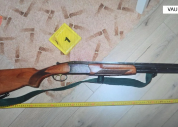 Vau i Dejës/ 68-vjeçari tenton të vrasë me armë bashkëshorten, më pas e dhunon dhe e godet me xham