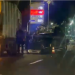 Elbasan/Tentoi të parakalojë, makina humb kontrollin dhe përplaset me kamionin, dy të plagosur