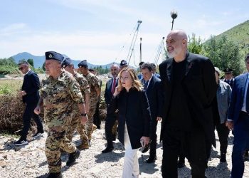 “Të rraskapitur, mosbesues”: Rrugëtimi i një emigranti brenda eksperimentit ‘Rama-Meloni’