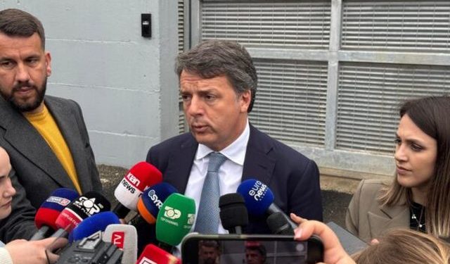 Ish-kryeministri italian viziton kampin e Gjadrit: Të kthehen në burgje për shqiptarët e dënuar në Itali