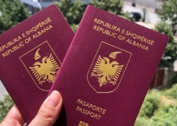 Shqiptarët po braktisin pasaportën: Ja sa shtetas e dorëzuan atë gjatë vitit 2024