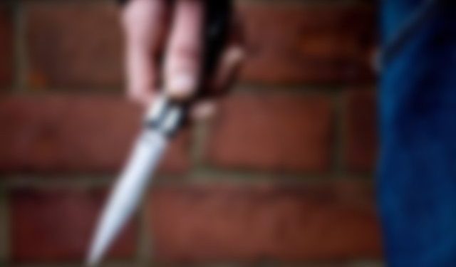 Sherr mes adoleshentësh në Sarandë, plagoset me thikë 17-vjeçari
