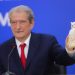 Berisha merr me vete bufin në konferencë: Nuk është dhuratë për Edi Ramën