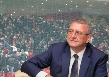 “Duka të ***** motrën”, Tifozat ‘Kuq e Zi’ ofendojnë presidentin e FSHF-s, Armand Duka!